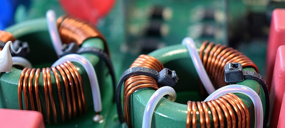 3 phase voltage regulator - Circuitry up close