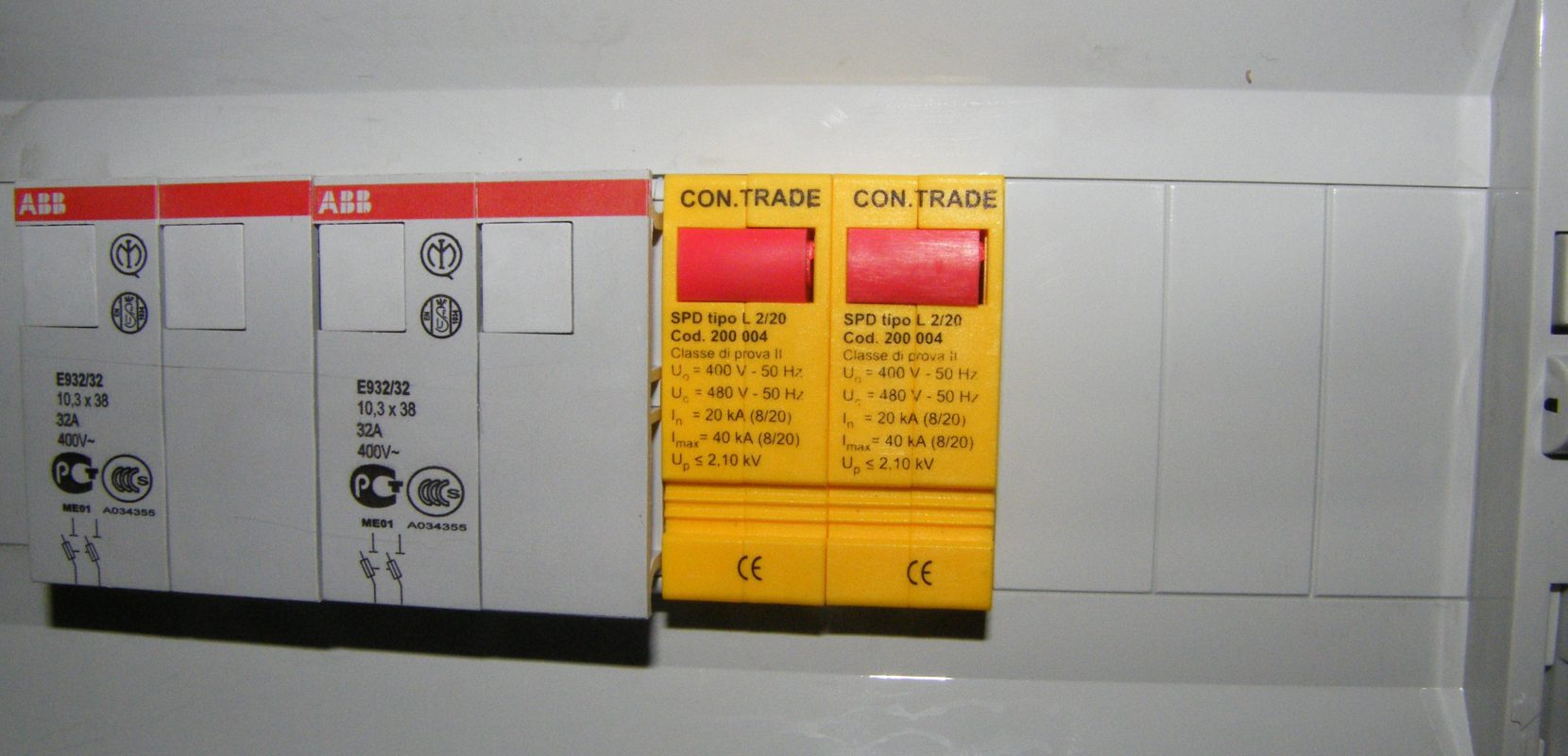 Do surge protectors work - Fuse_and_surge_protection